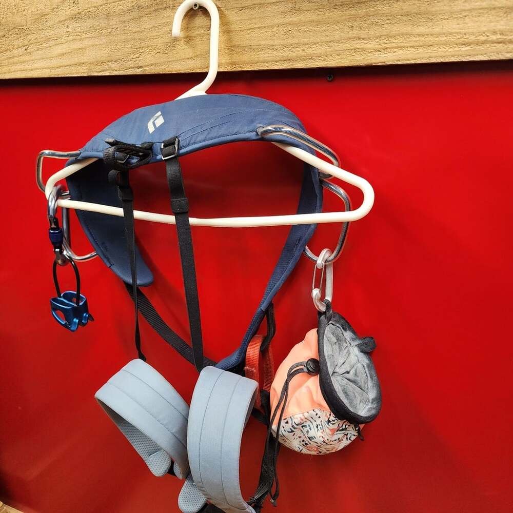 Black Diamond Women's Momentum Climbing Harness 2017 Large 33"-36" waist